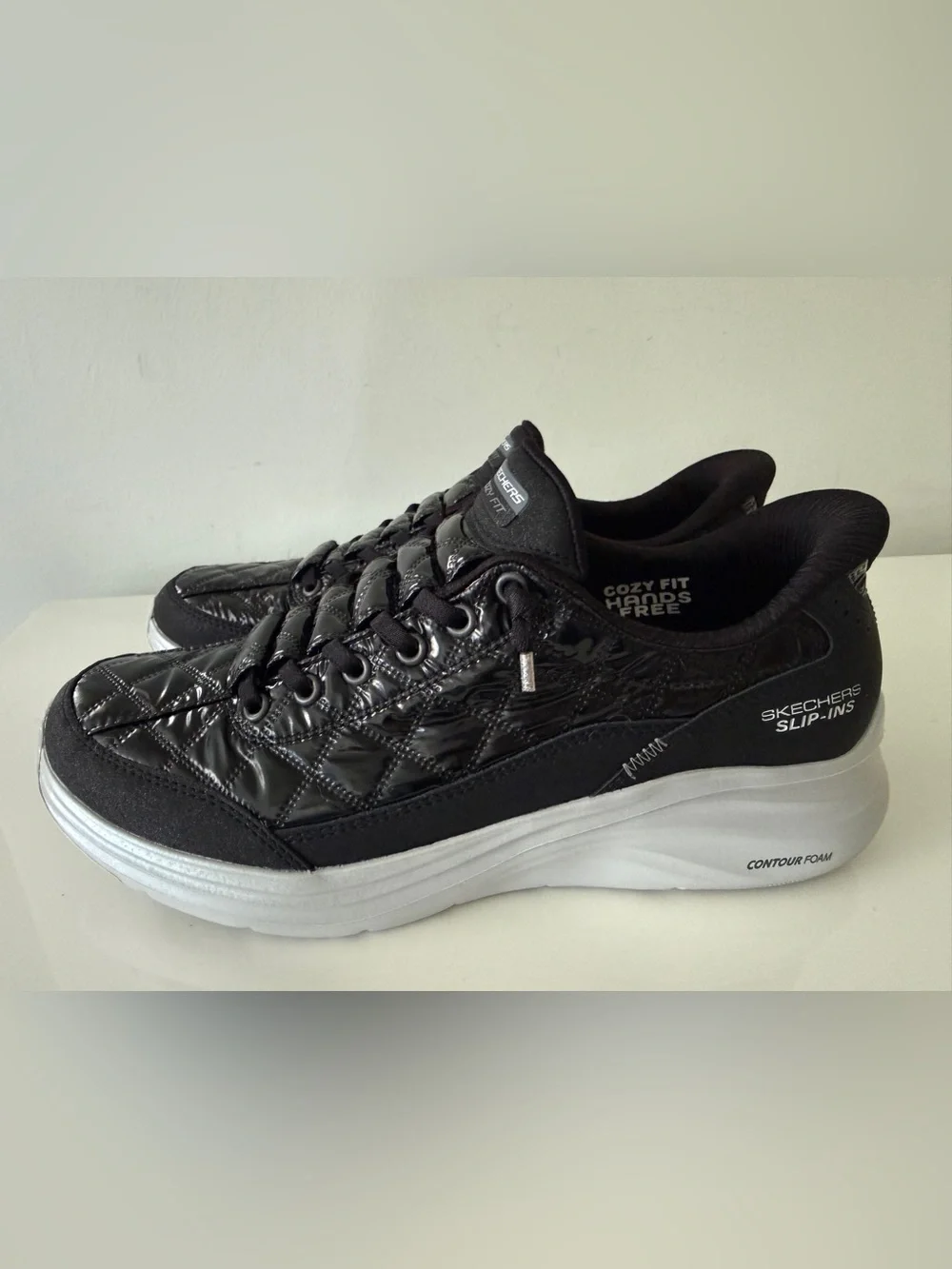 Skechers new without
